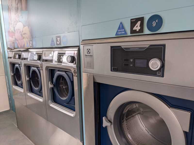 Lave-linges et sèche-linges de la laverie automatique King Laverie à Mulhouse